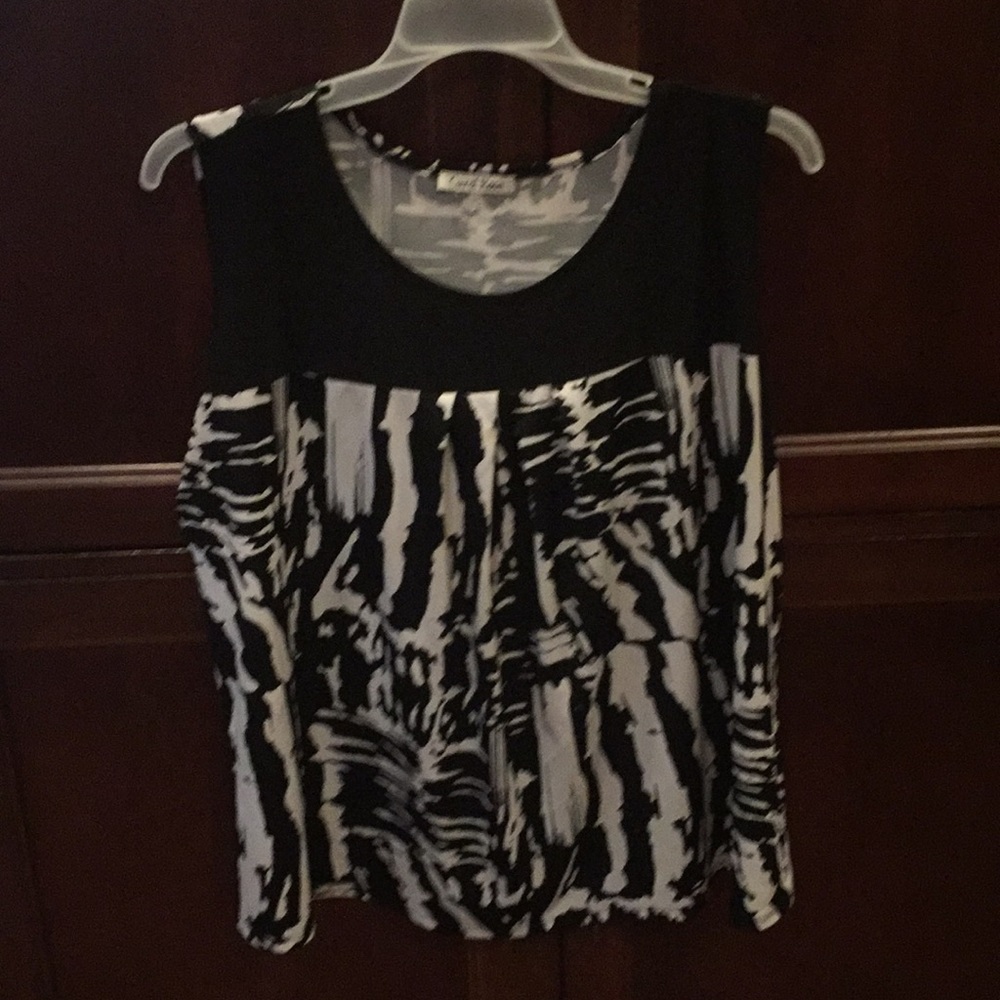 Print black and white blouse
